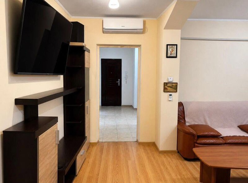 13 Septembrie, apartament 4 camere, 97 mp, 2 bai, etaj 7/8.