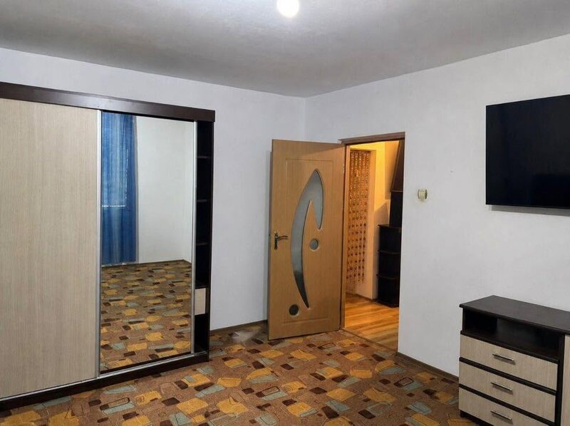13 Septembrie, apartament 4 camere, 97 mp, 2 bai, etaj 7/8.