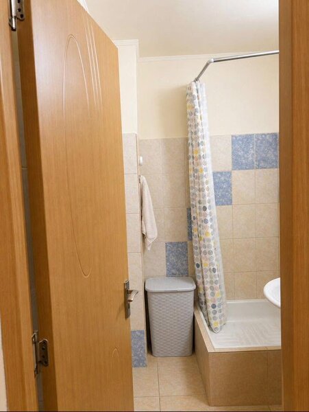 13 Septembrie, apartament 4 camere, 97 mp, 2 bai, etaj 7/8.