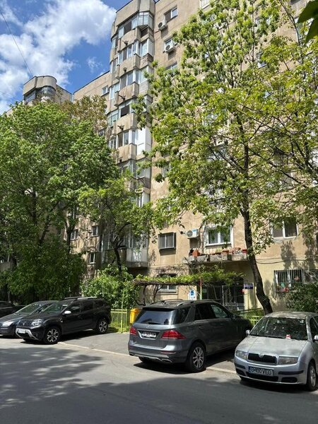 13 Septembrie, apartament 4 camere, 97 mp, 2 bai, etaj 7/8.