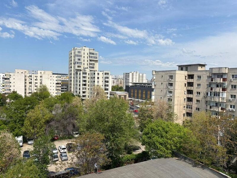 13 Septembrie, apartament 4 camere, 97 mp, 2 bai, etaj 7/8.