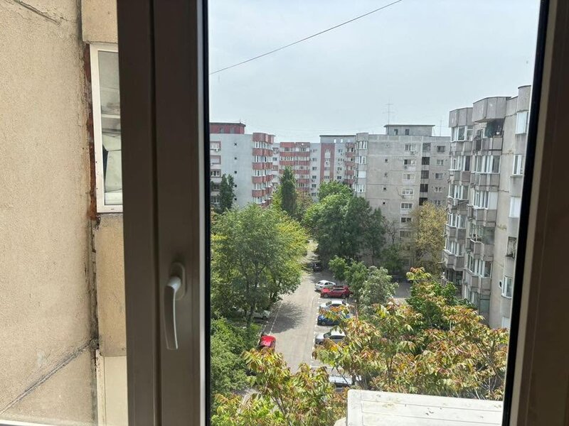 13 Septembrie, apartament 4 camere, 97 mp, 2 bai, etaj 7/8.